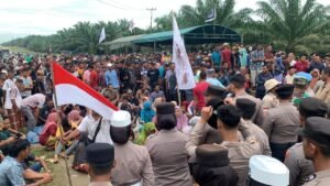 Polres Aceh Utara Kerahkan Ratusan Personel Amankan Aksi Blokade Jalan Sawit di Cot Girek