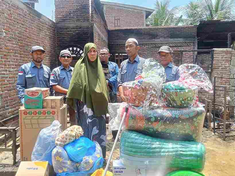 PWO Aceh Utara Salurkan Bantuan Kepada Korban Kebakaran, Wujud Kepedulian Sosial Insan Pers