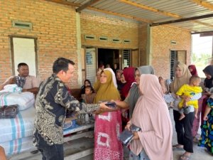 Lapas Narkotika Langsa Salurkan Bantuan Jilbab untuk Korban Banjir, Warga Sambut Haru