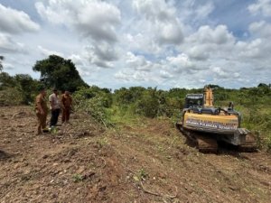 Kacabdin Aceh Utara Tunjukkan Kepedulian, Donasi Gaji untuk Lahan Praktik Siswa