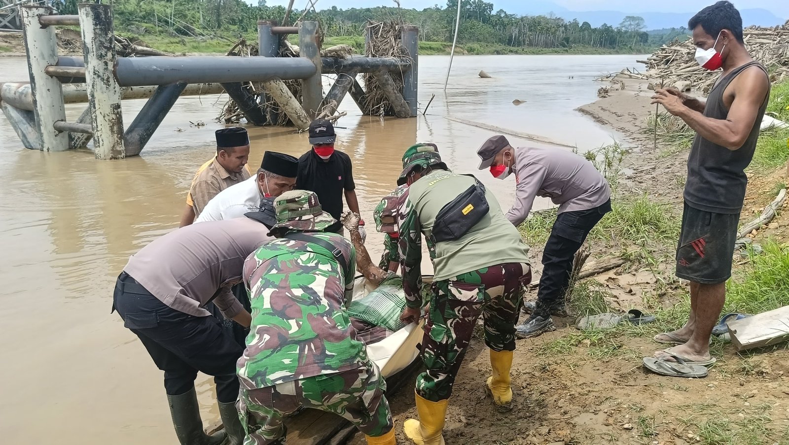 Mayat Laki-laki Ditemukan Mengapung di Aliran Sungai Ara Kundo Kecamatan Langkahan