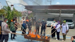 Kalapas Narkotika Langsa Hadiri Pemusnahan Barang Bukti di Kejari Langsa