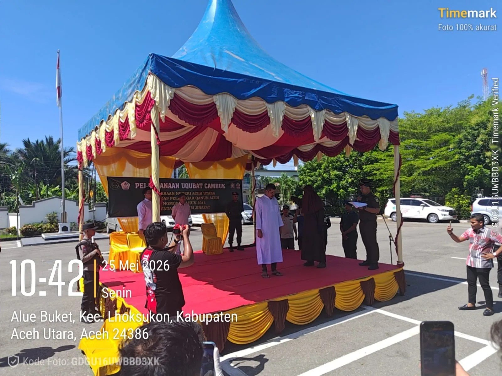 Kejari Aceh Utara Eksekusi Hukuman Cambuk Pelaku Judi Online, Terpidana Jalani Sisa 3 Kali Cambukan
