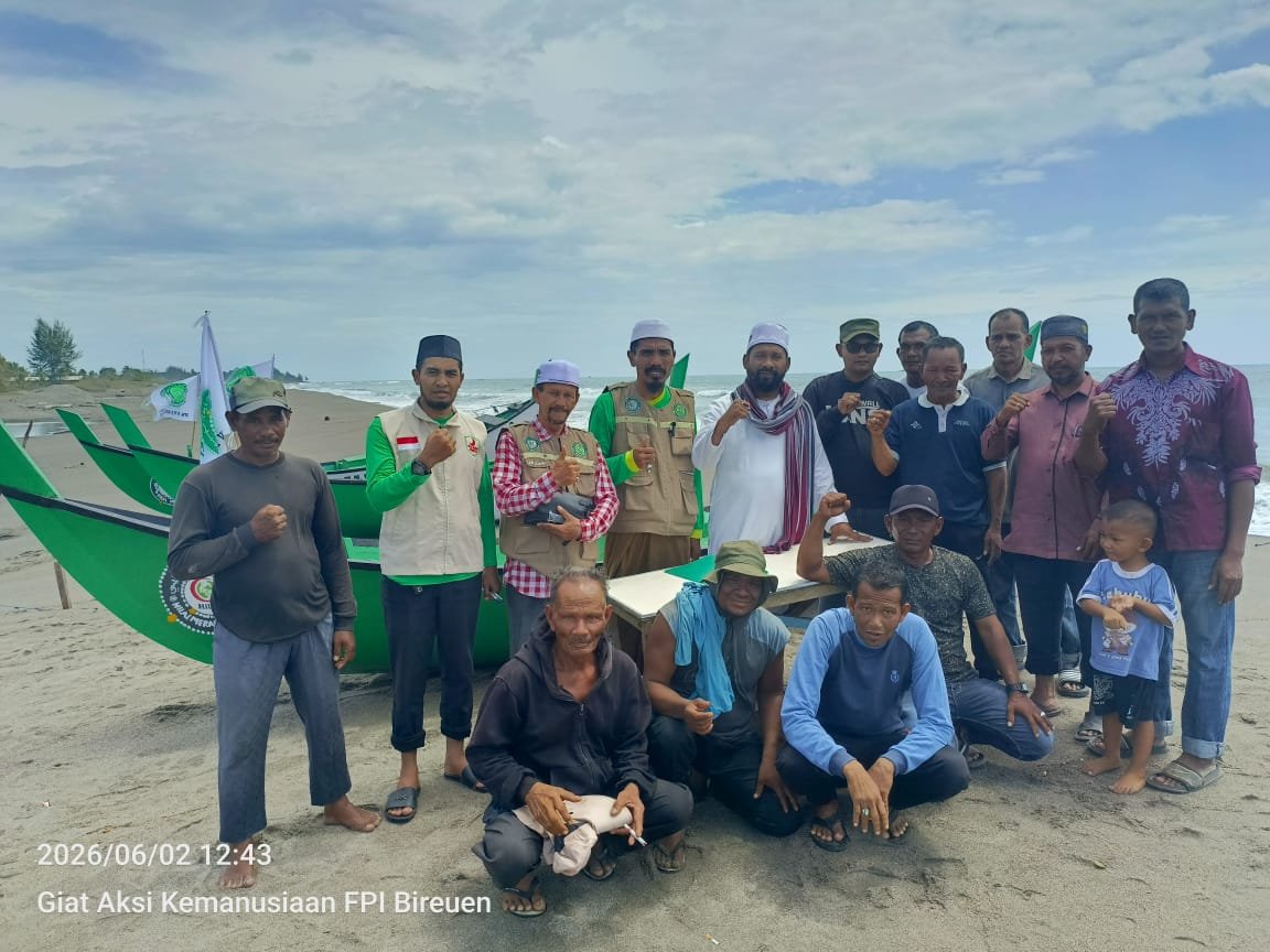 HILMI-FPI SERAHKAN 5 UNIT PERAHU NELAYAN UNTUK KORBAN BANJIR BANDANG DI BIREUEN