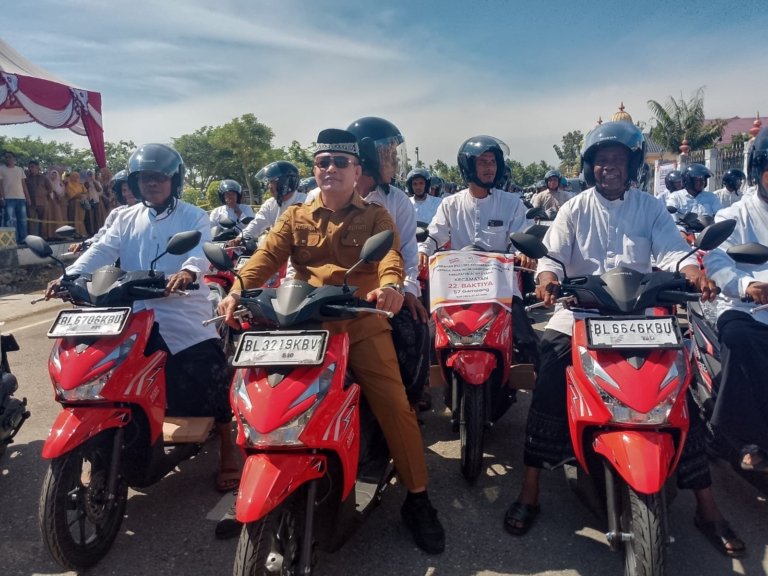 Pemkab Aceh Utara resmi salurkan 852 unit motor operasional imum gampong
