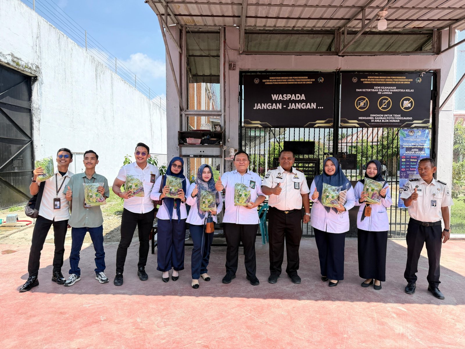 Bukti Nyata Dukung Ketahanan Pangan, Lapas Narkotika Langsa Bagikan Hasil Panen kepada Pengunjung dan Hakim Wasmat