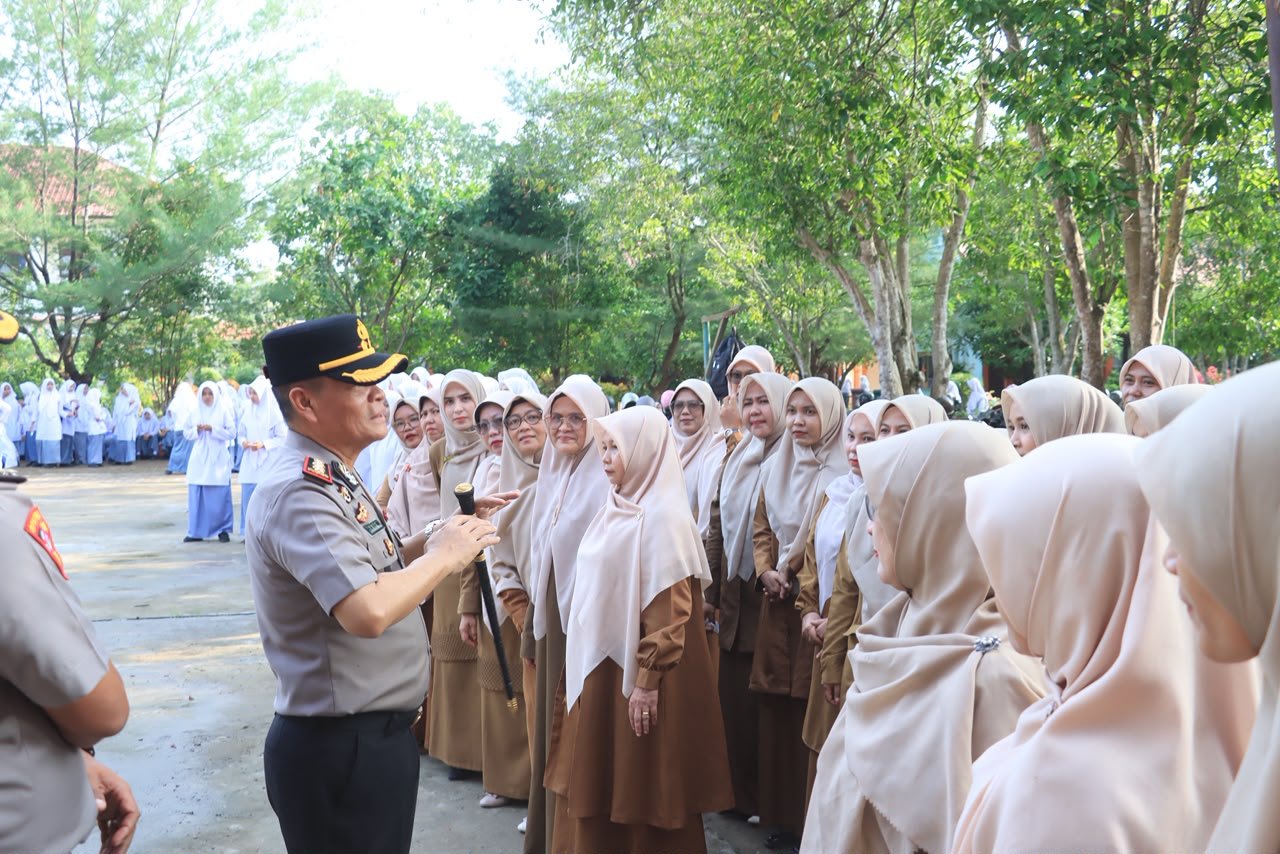 Kapolres Aceh Utara Pimpin Upacara di SMAN 1 Lhoksukon, Ajak Pelajar Jauhi Narkoba