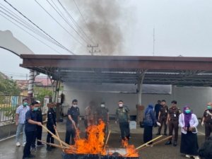 Lapas Narkotika Langsa Hadiri Pemusnahan Barang Bukti 24 Perkara di Kejari Langsa